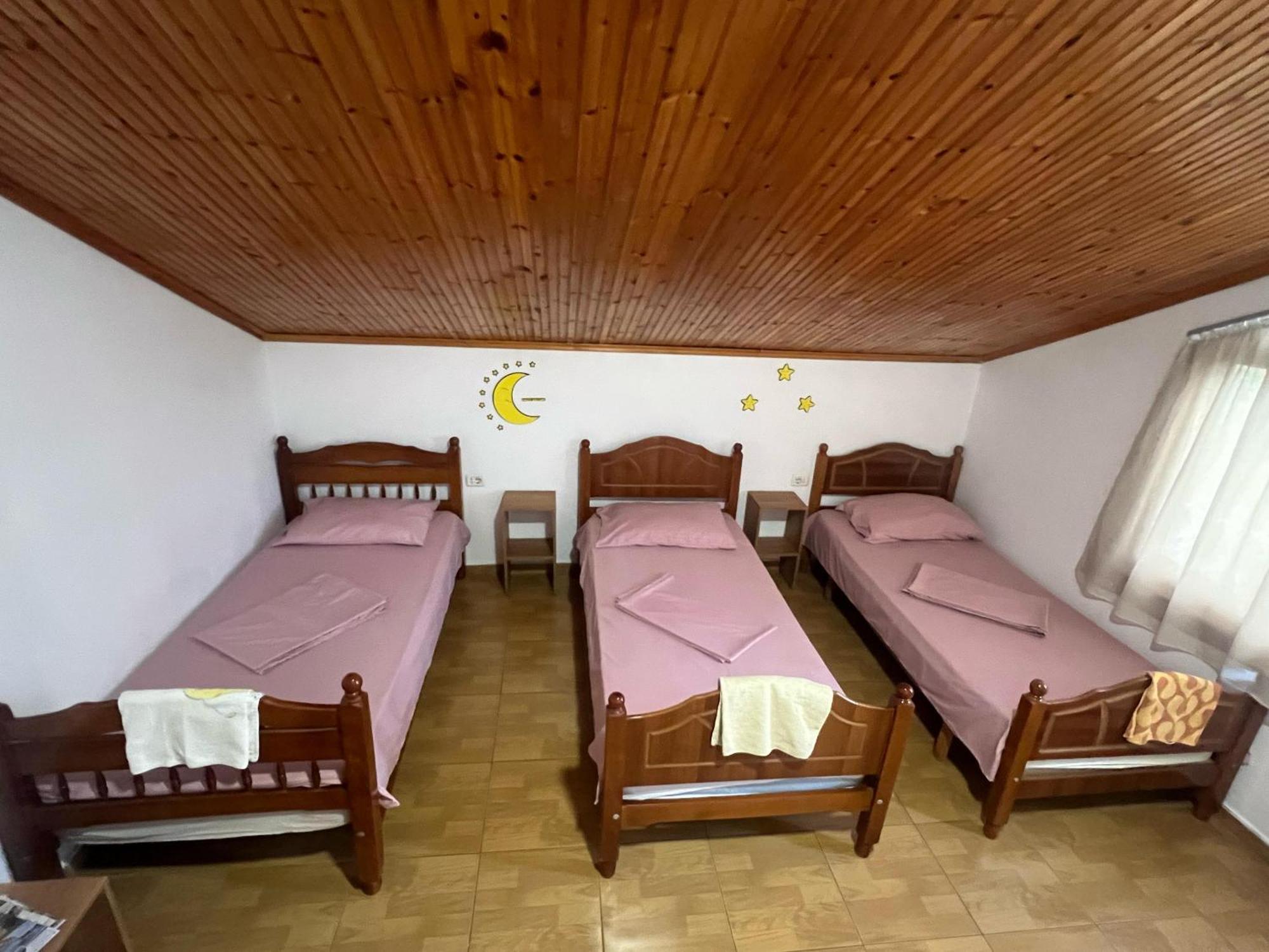 Happy Corner Guest House Shkodër Eksteriør billede